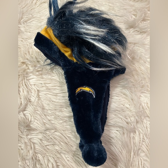 NFL LA Chargers beanie with hair - Picture 2 of 3